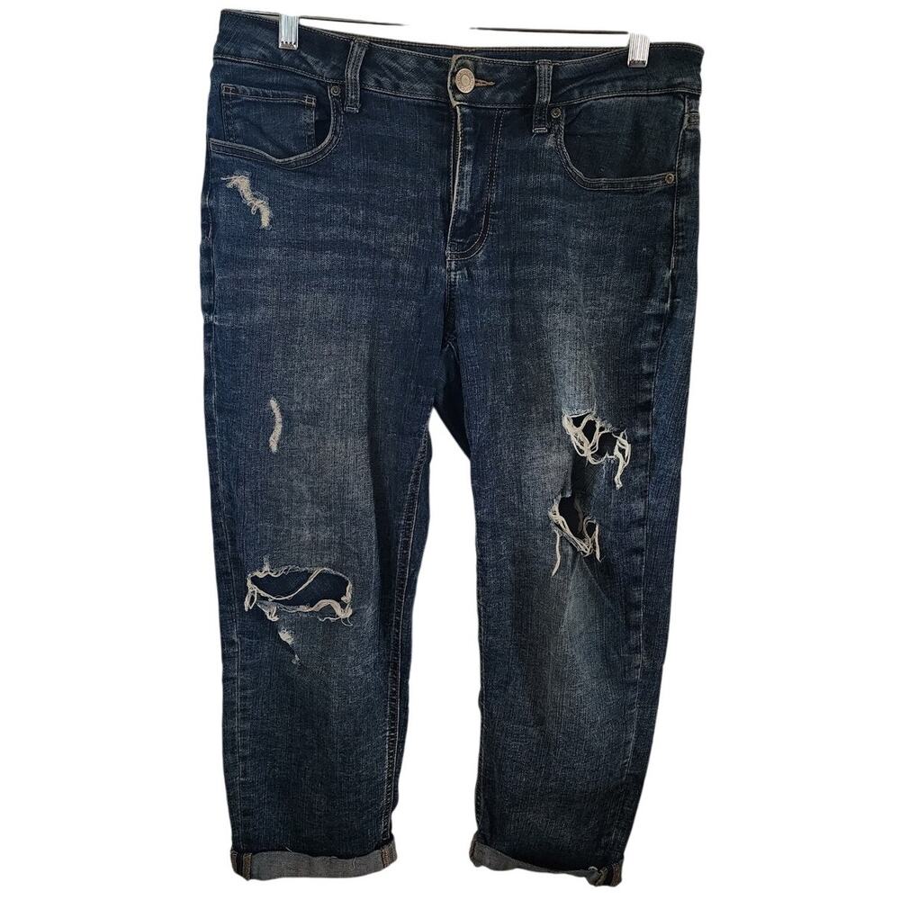 Maurices Mid Rise Distressed Frayed Crop Capri Size 6